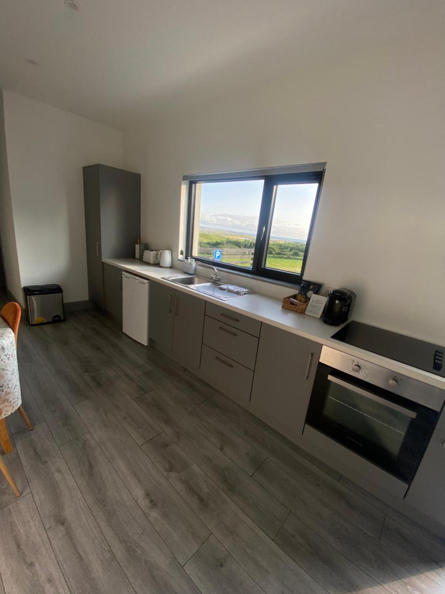 Hill Top View Apartment Лехинч Екстериор снимка