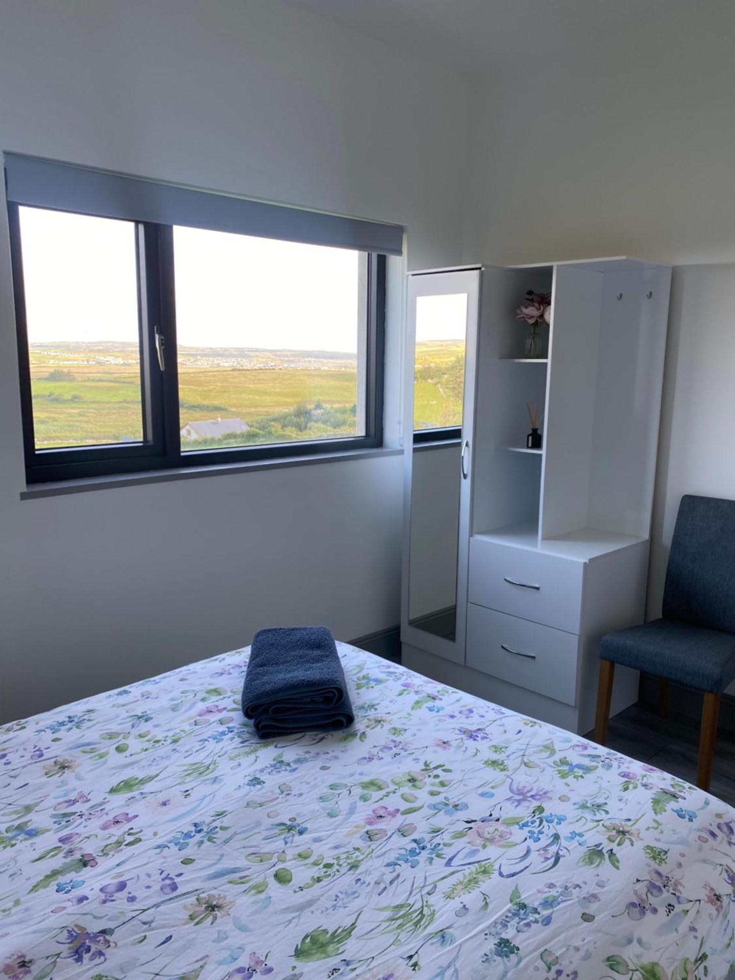 Hill Top View Apartment Лехинч Екстериор снимка